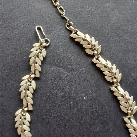 RARE VTG SIGNED CROWN TRIFARI GOLDTONE FLORAL 17" NECKLACE EXCELLENT CONDITION - Picture 9 of 12